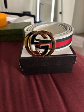 Gucci White Leather Belt with Green-Red Stripe and Gold Double G Buckle
